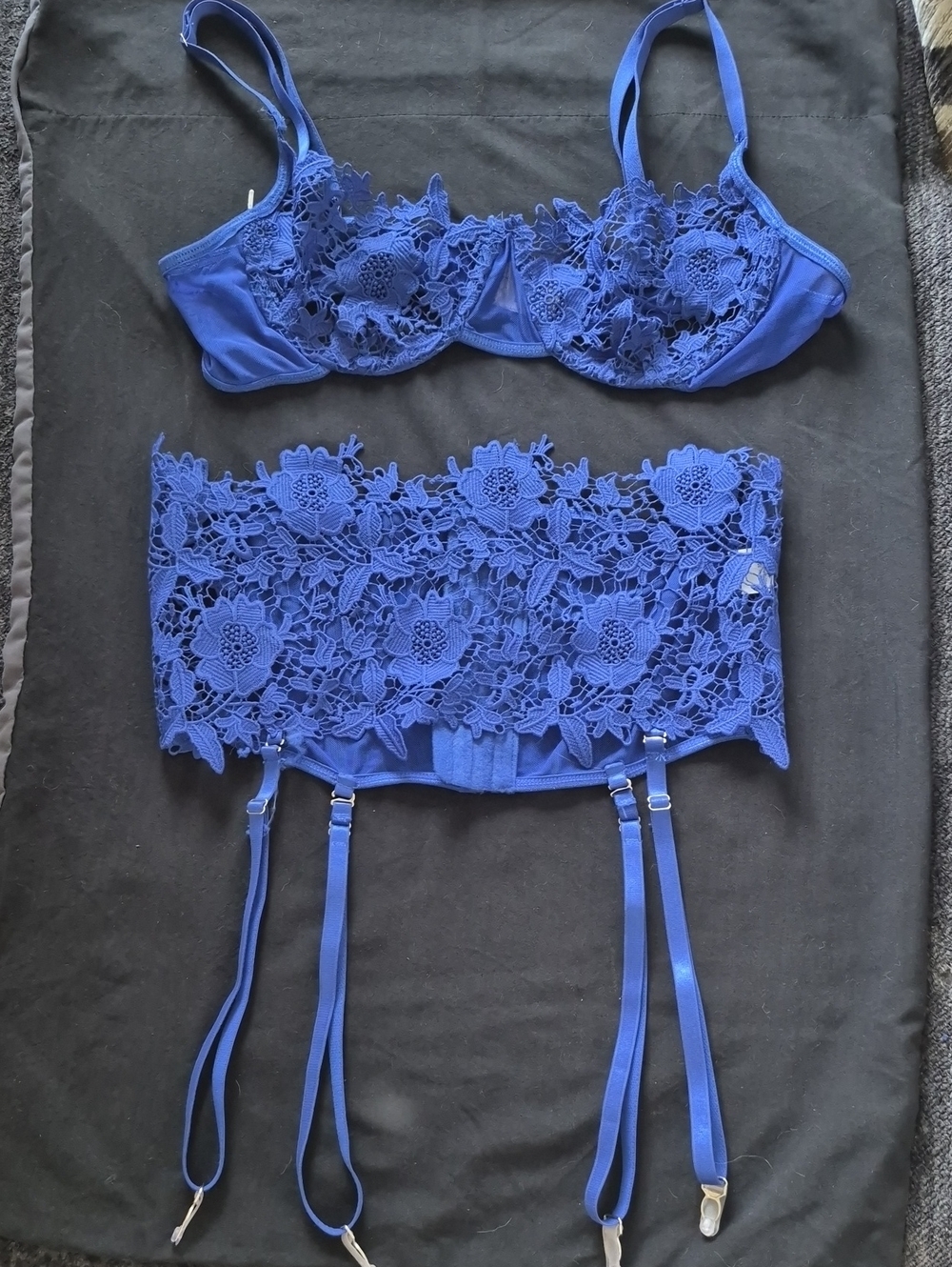 NEW Elegant Moments Royal Blue Lace Bra and Garter Belt Set